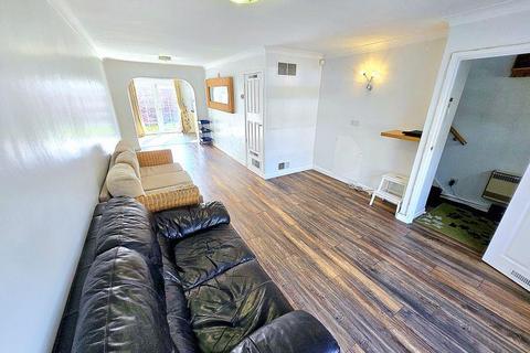 3 bedroom end of terrace house to rent, Bassett Way, Greenford