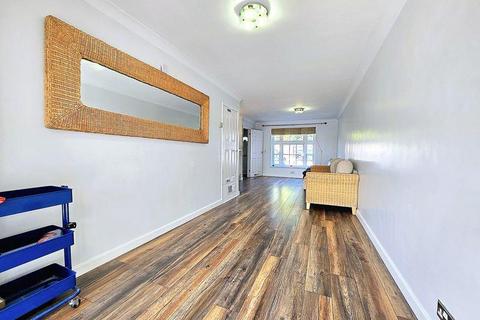 3 bedroom end of terrace house to rent, Bassett Way, Greenford