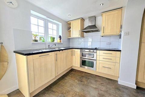 3 bedroom end of terrace house to rent, Bassett Way, Greenford