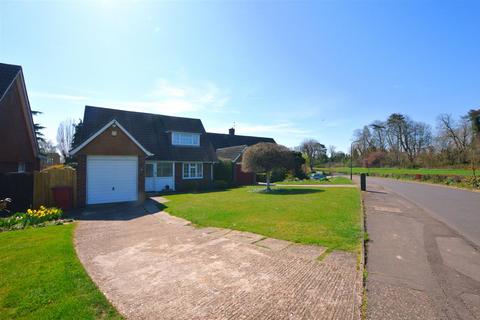 4 bedroom detached bungalow for sale, Dove House Crescent, Slough