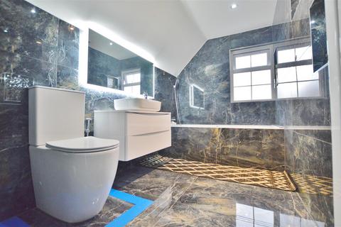 4 bedroom detached bungalow for sale, Dove House Crescent, Slough