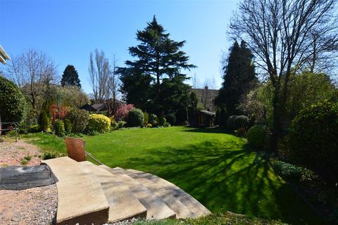 4 bedroom detached bungalow for sale, Dove House Crescent, Slough