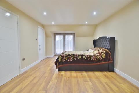 4 bedroom detached bungalow for sale, Dove House Crescent, Slough