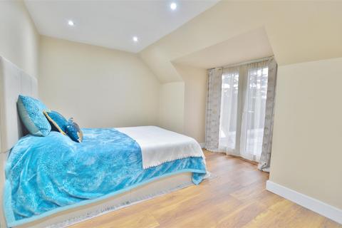 4 bedroom detached bungalow for sale, Dove House Crescent, Slough