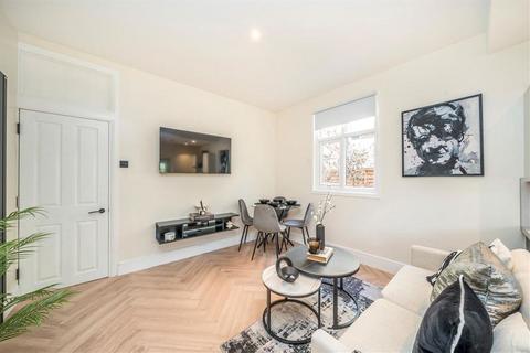 2 bedroom maisonette for sale, Roxley Road, London SE13