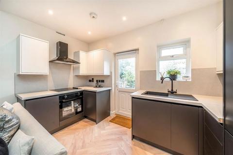 2 bedroom maisonette for sale, Roxley Road, London SE13