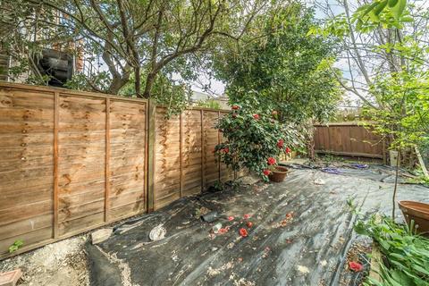 2 bedroom maisonette for sale, Roxley Road, London SE13