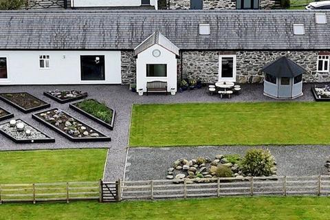 undefined, Tremoelgoch Bach, Llanfachraeth, LL65