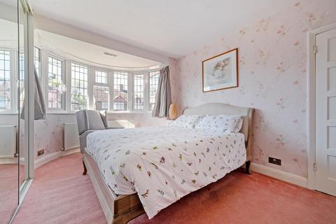 39 Linkside, London, N12 7LE