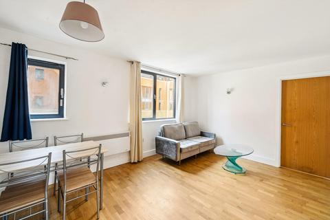2 bedroom flat to rent, Cable Street, London, E1W