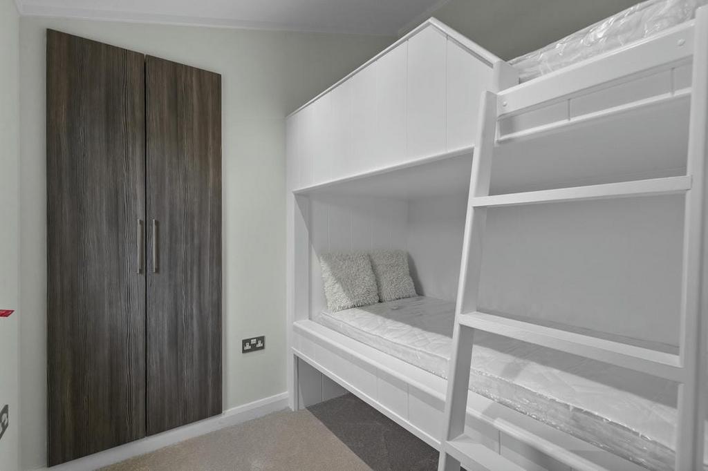 6 Lakeside Walk   Bedroom 3