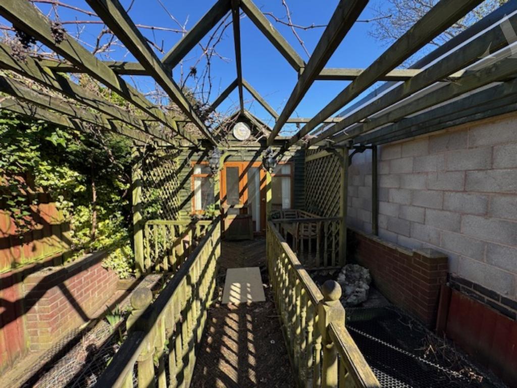 47 Foley Road summer house