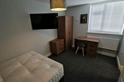 1 bedroom house to rent, Chorley Road, Manchester M27