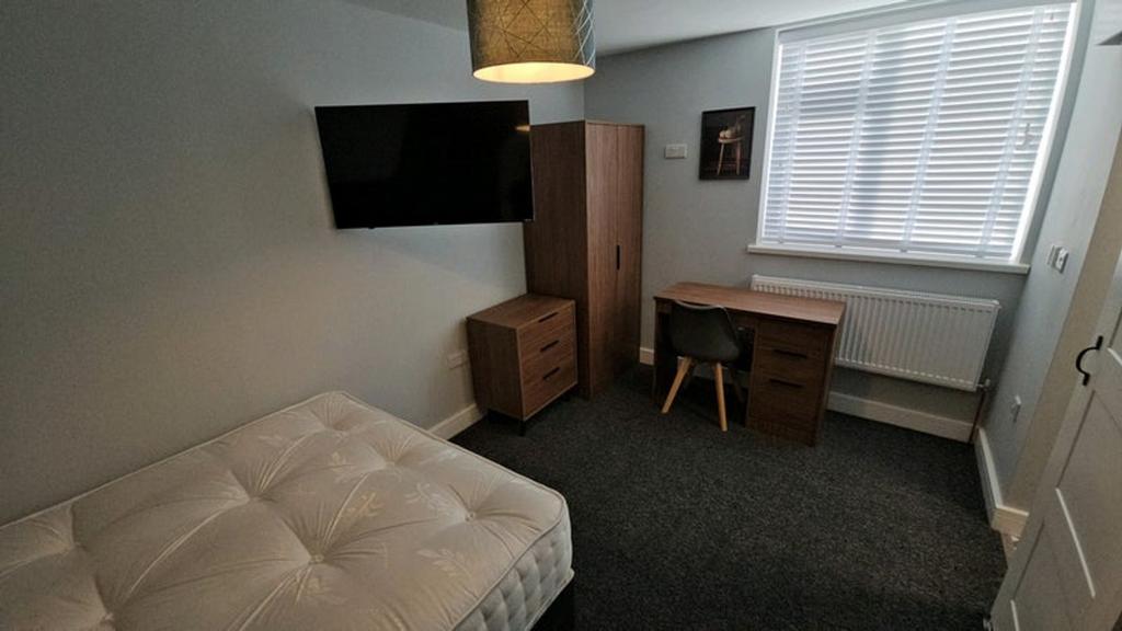 A bright and inviting double bedroom featuring ...