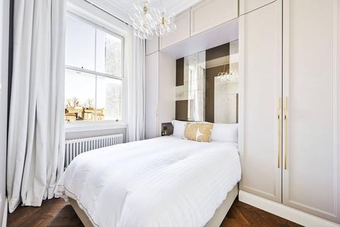 2 bedroom flat for sale, Redcliffe Square, Chelsea, London, SW10