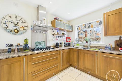 3 bedroom townhouse for sale, Chestnut Lane, Leeds