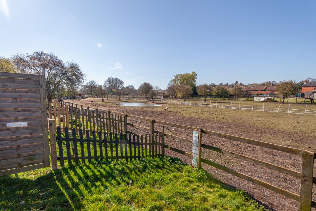 6 Bedroom Detached for Sale