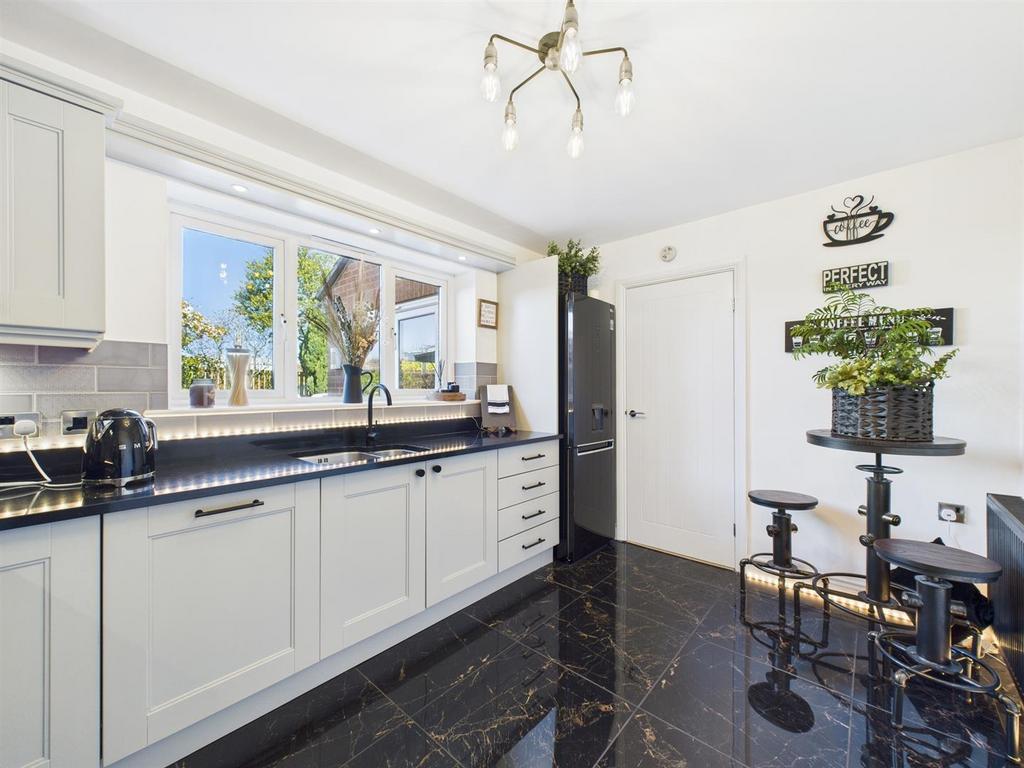 Kitchen 3.jpg