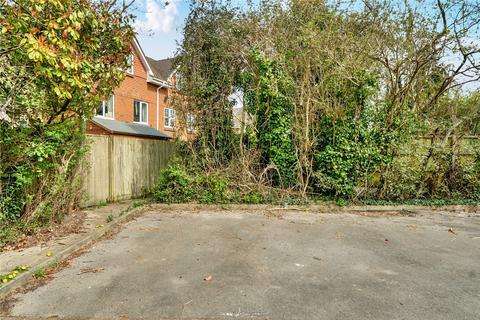 4 Whitlet Close, Farnham, GU9 7XR