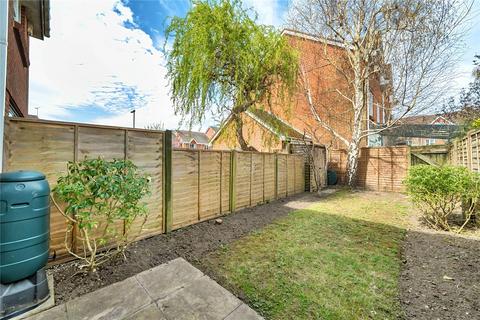 4 Whitlet Close, Farnham, GU9 7XR