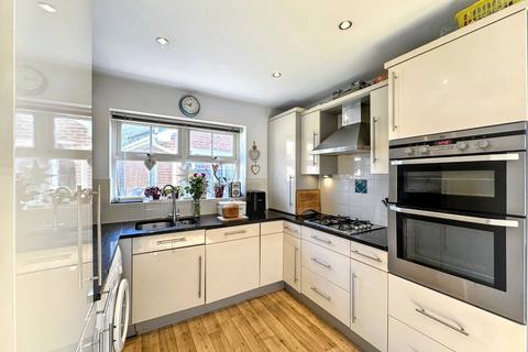 5 bedroom detached house for sale, Weavers Court, Preston