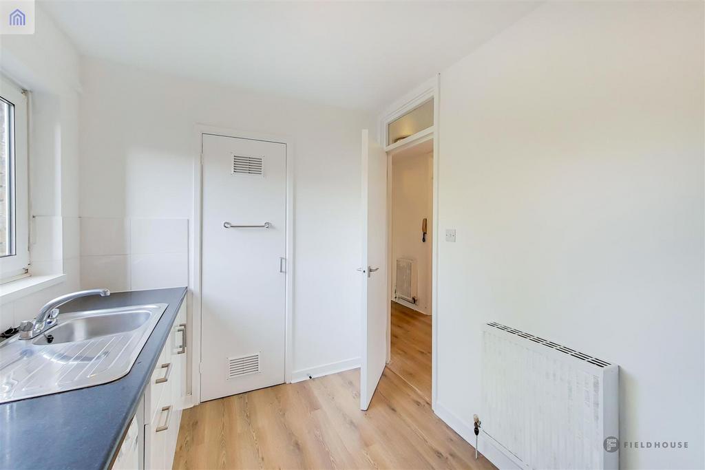 5 Kitchen-0.jpg