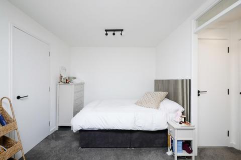 Studio for sale, Mayfield Road, London