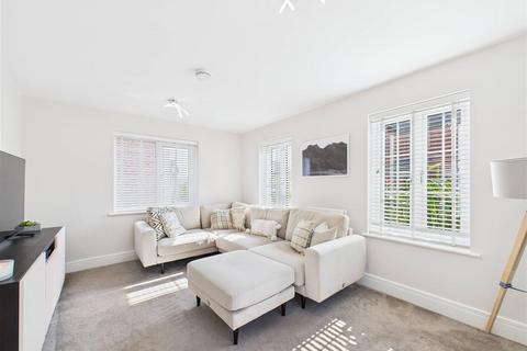26 Canyon Meadow, Creswell, Worksop, S80 4UQ