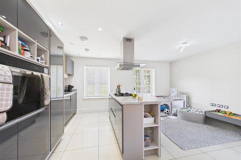 26 Canyon Meadow, Creswell, Worksop, S80 4UQ