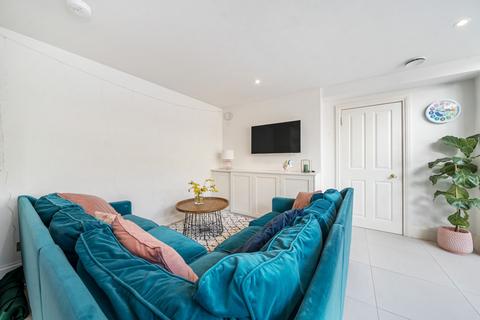 15 Barnfield Gardens, Kingston Upon Thames, KT2 5RH