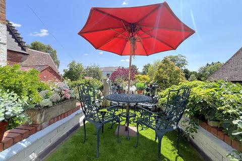 undefined, High Street, Delightful, Central Warwick