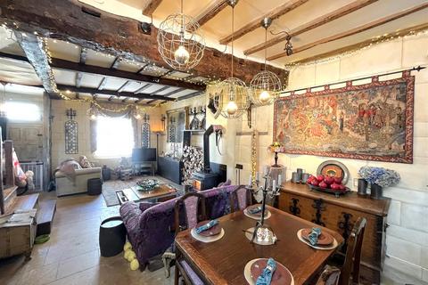 3 bedroom house for sale, High Street, Delightful, Central Warwick