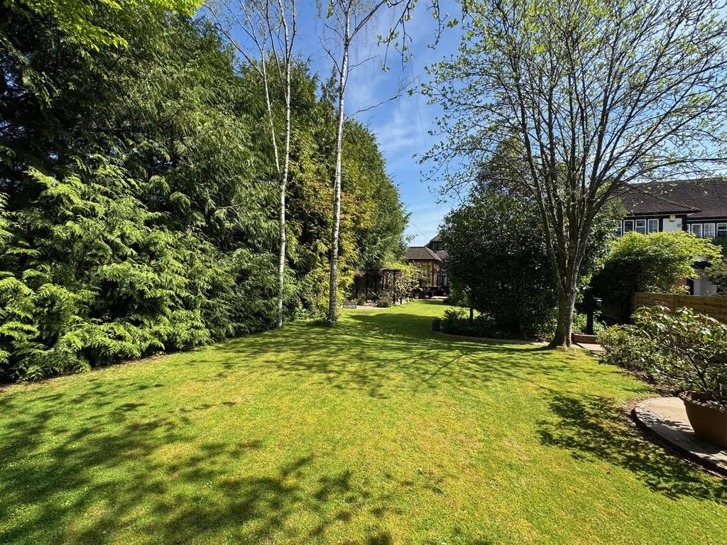 Rear garden 2.jpg