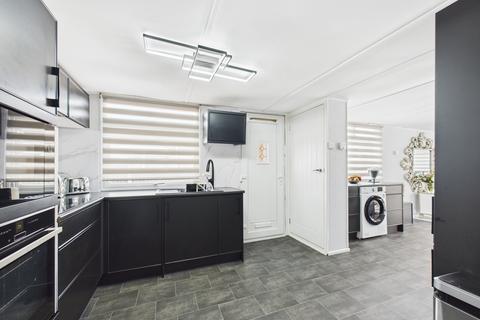 3 bedroom park home for sale, Mereoak Park, Reading, RG7
