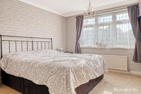 32 Athelstan Road, Romford, RM3 0QH