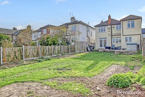 32 Athelstan Road, Romford, RM3 0QH