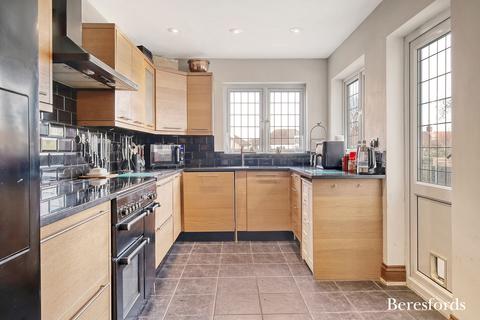 32 Athelstan Road, Romford, RM3 0QH