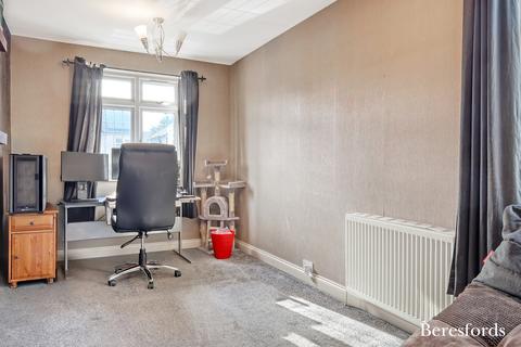 32 Athelstan Road, Romford, RM3 0QH