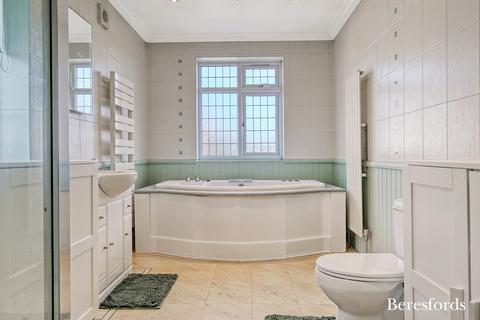 32 Athelstan Road, Romford, RM3 0QH