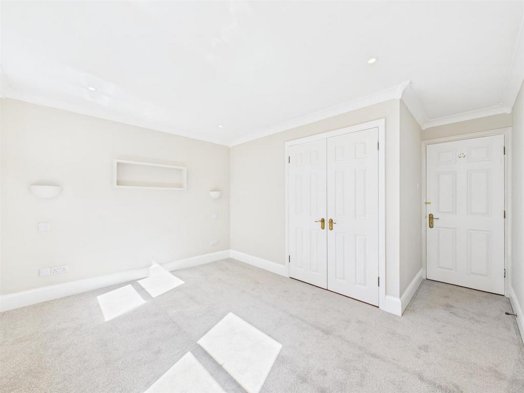 CAM04099 G0-PR0075-STILL003.jpg