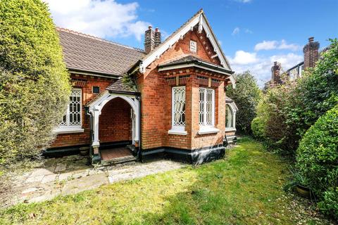 2 bedroom detached bungalow for sale, Garratts Lane, Banstead