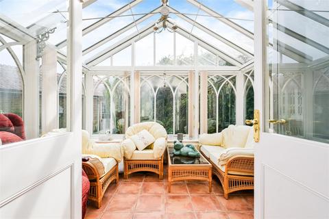 2 bedroom detached bungalow for sale, Garratts Lane, Banstead