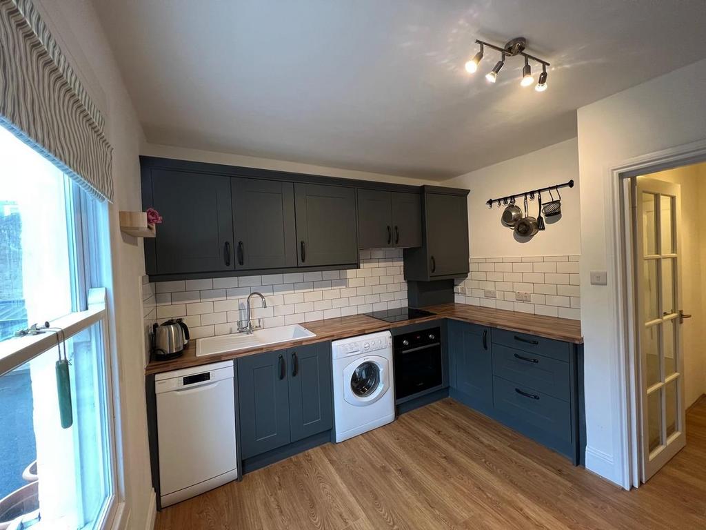Kitchen 2.jpg