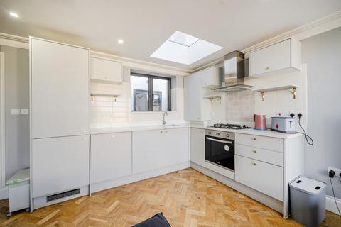 19a Rutland Walk, London, SE6 4LG