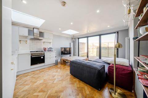 19a Rutland Walk, London, SE6 4LG