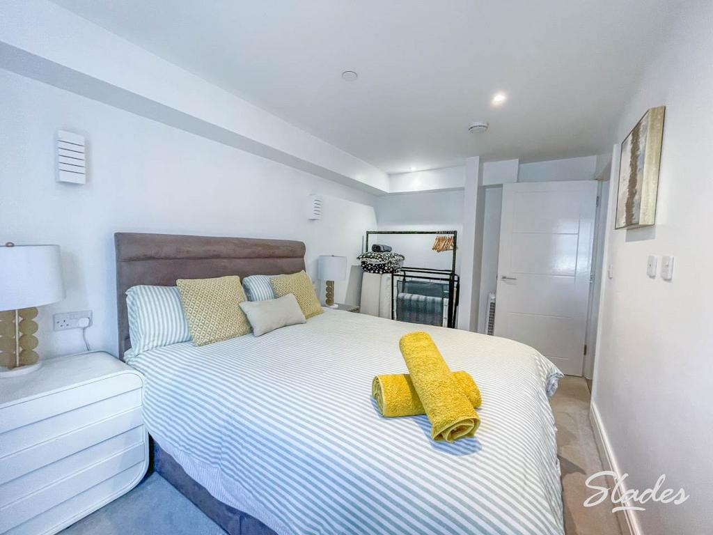 Bedroom (2)