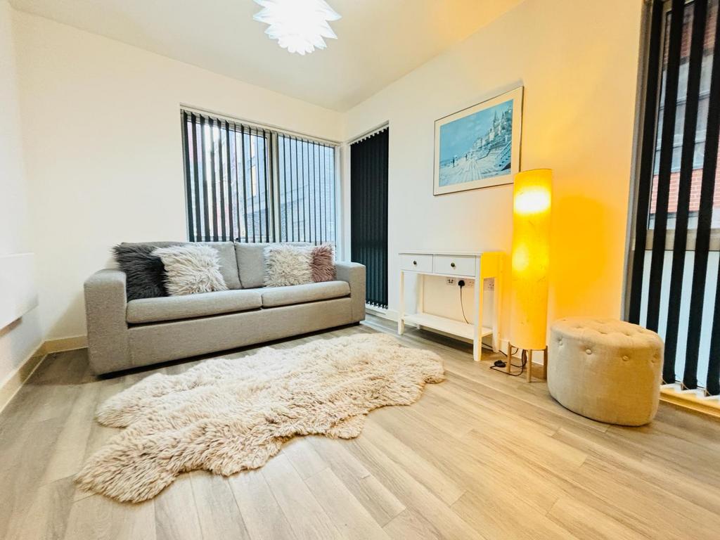 Stylish fully furnished apartment with secure par