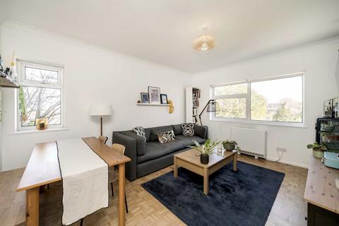 2 bedroom flat for sale, Kent Gardens, London W13