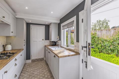17 Oliver Road, Ascot, SL5 9DN