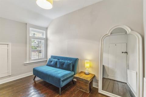 17 Oliver Road, Ascot, SL5 9DN